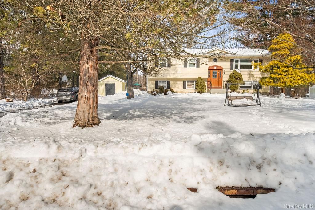 Photo of 10 Cottage Lane, Suffern, NY 10901 (MLS # 965999)