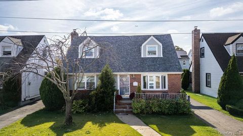 Photo of 151-26 20th Avenue, Whitestone, NY 11357 (MLS # 924272)