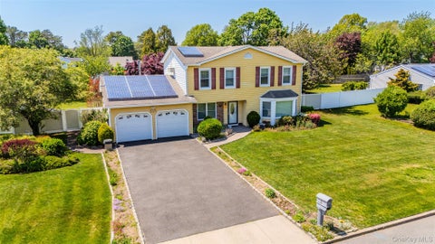 Homes For Sale - 8 Lisa Court<br/> Medford, NY 11763
