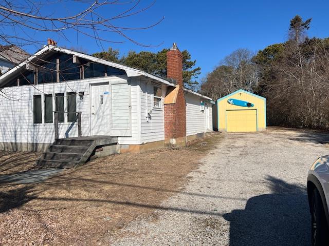 61 Middle Pond Road, Southampton, New York image 1