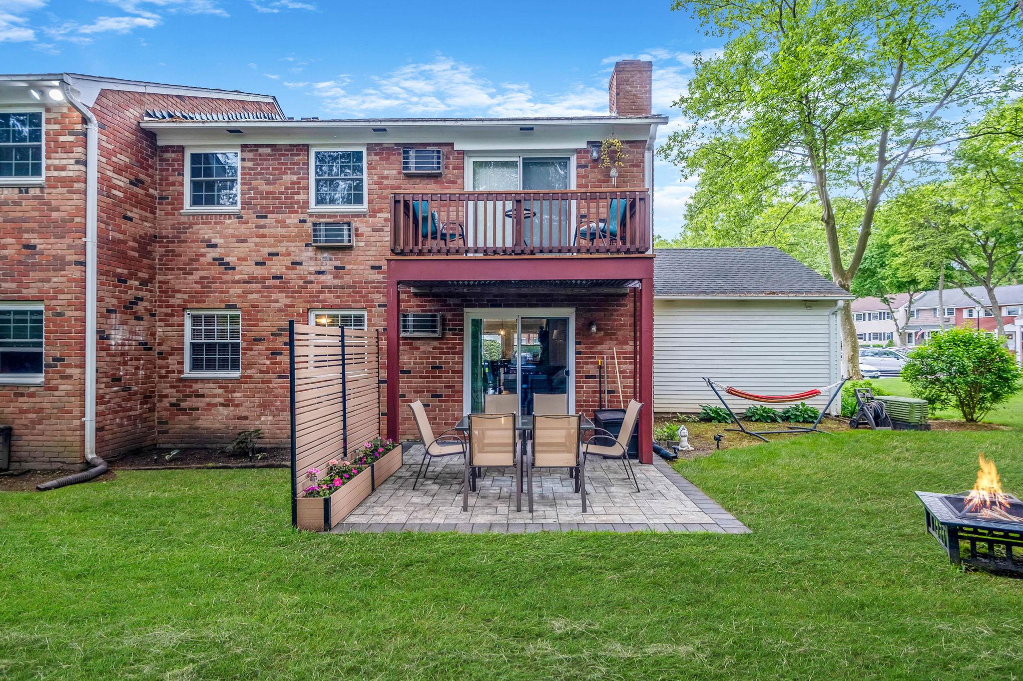 568 Village Drive Dr #568, Hauppauge, New York image 18