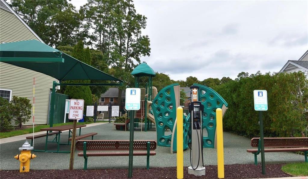 568 Village Drive Dr #568, Hauppauge, New York image 24