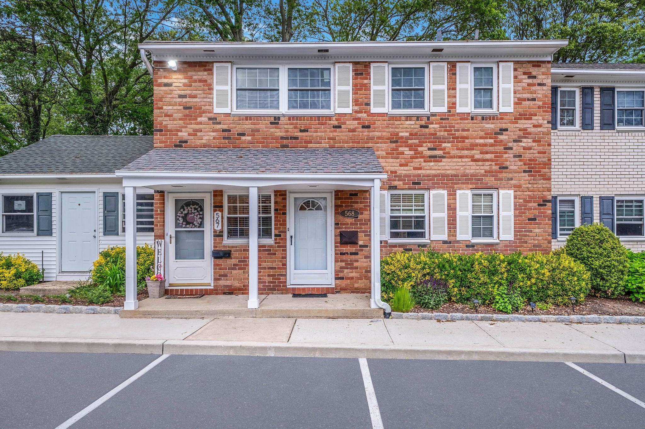 568 Village Drive Dr #568, Hauppauge, New York image 2