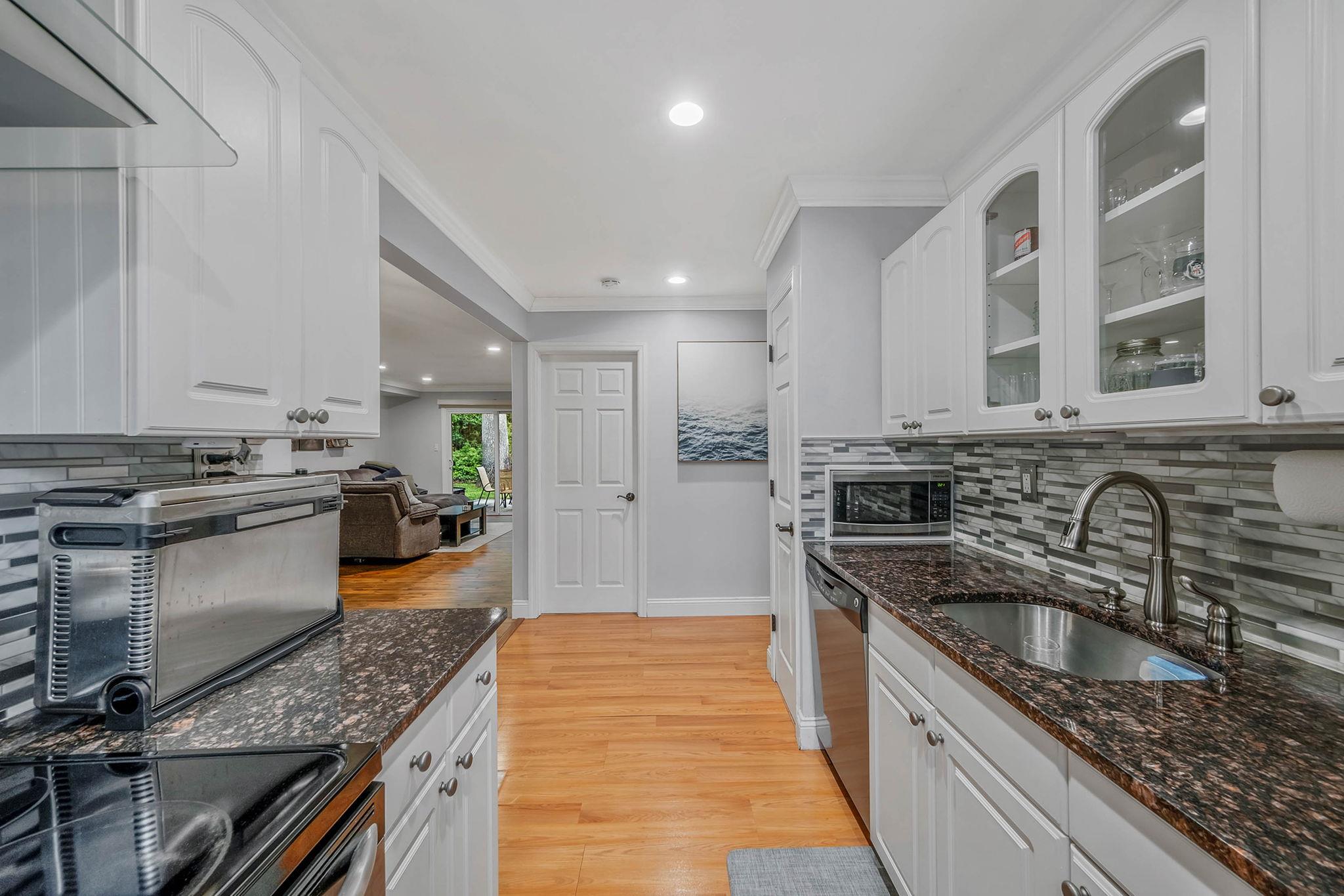 568 Village Drive Dr #568, Hauppauge, New York image 7
