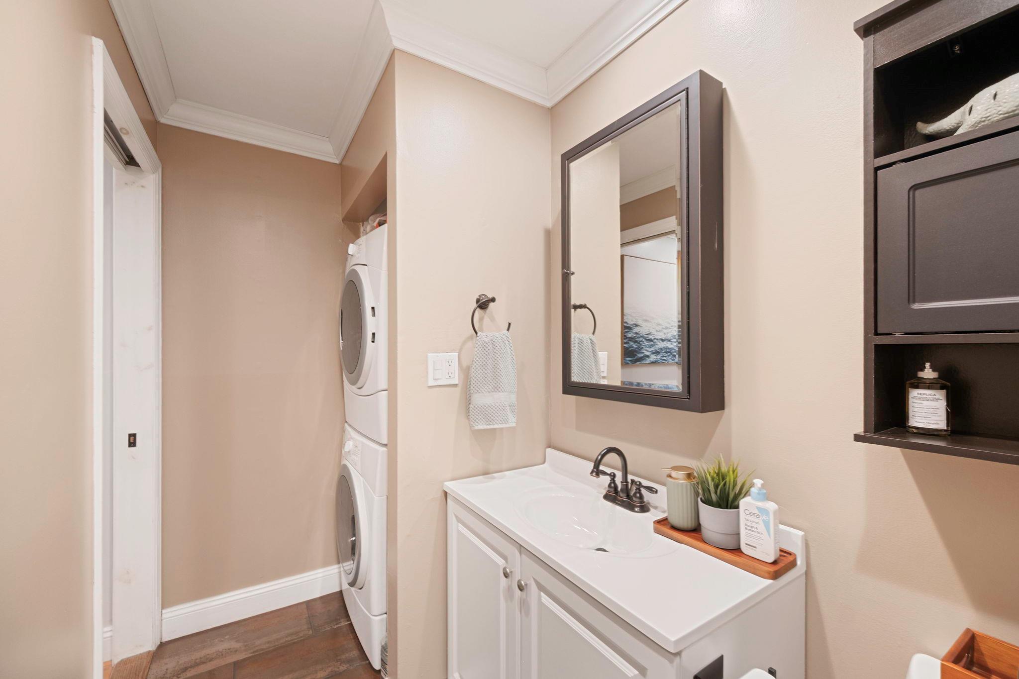 568 Village Drive Dr #568, Hauppauge, New York image 14