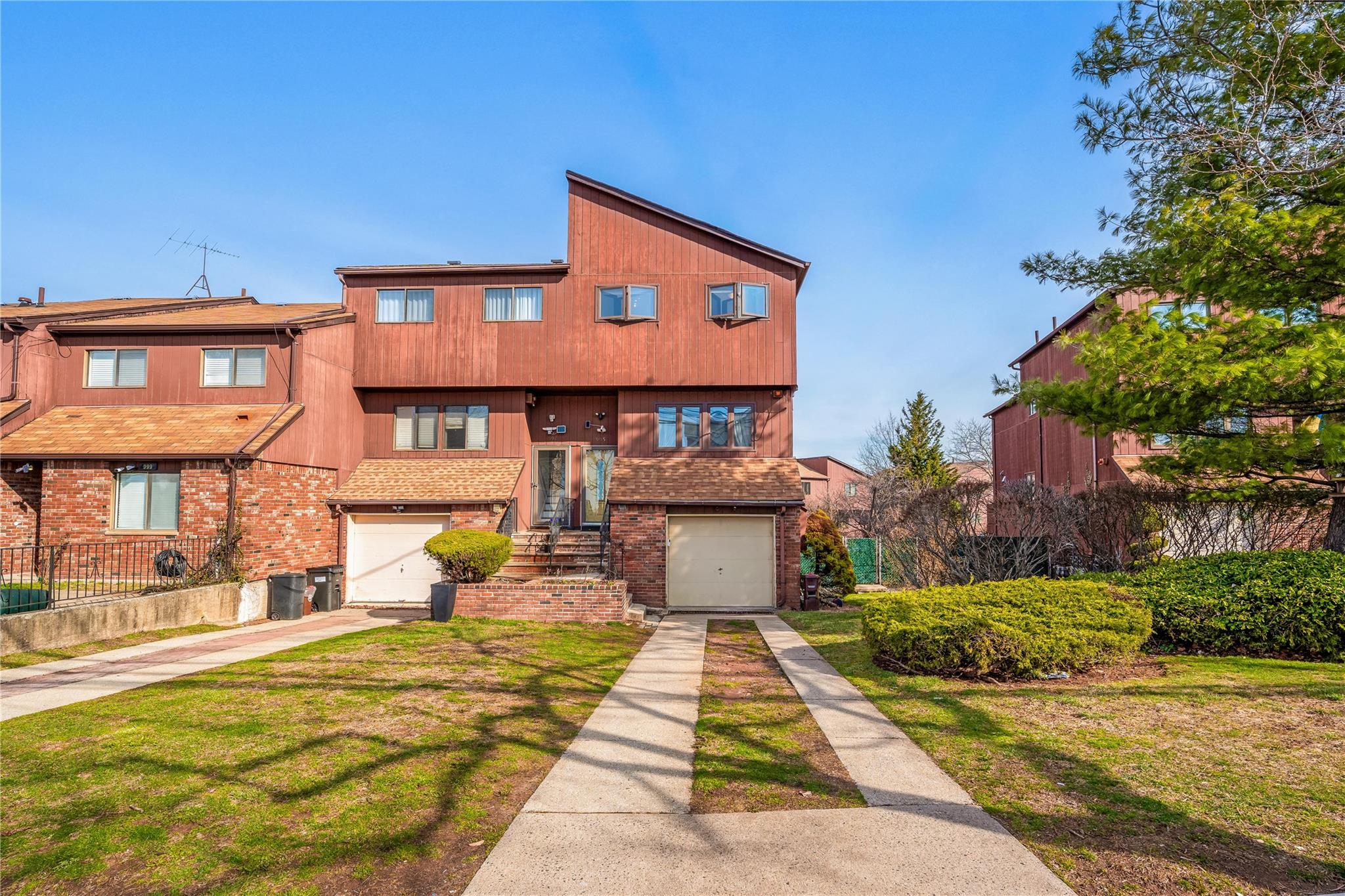 995 West Fingerboard Road Rd, Staten Island, New York image 1