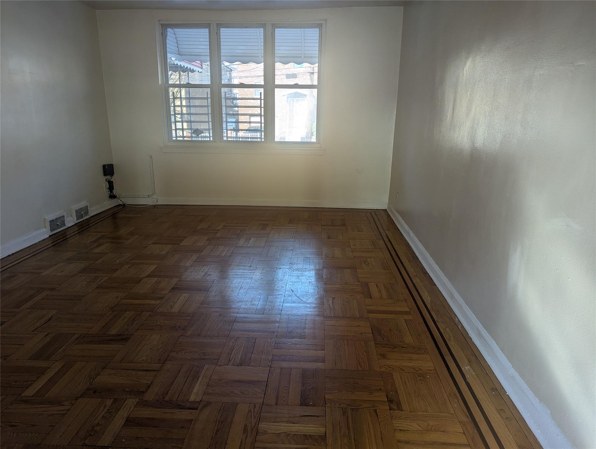 Rental Property at E 212th Street 2, Bronx, New York - Bedrooms: 3 
Bathrooms: 2  - $3,700 MO.