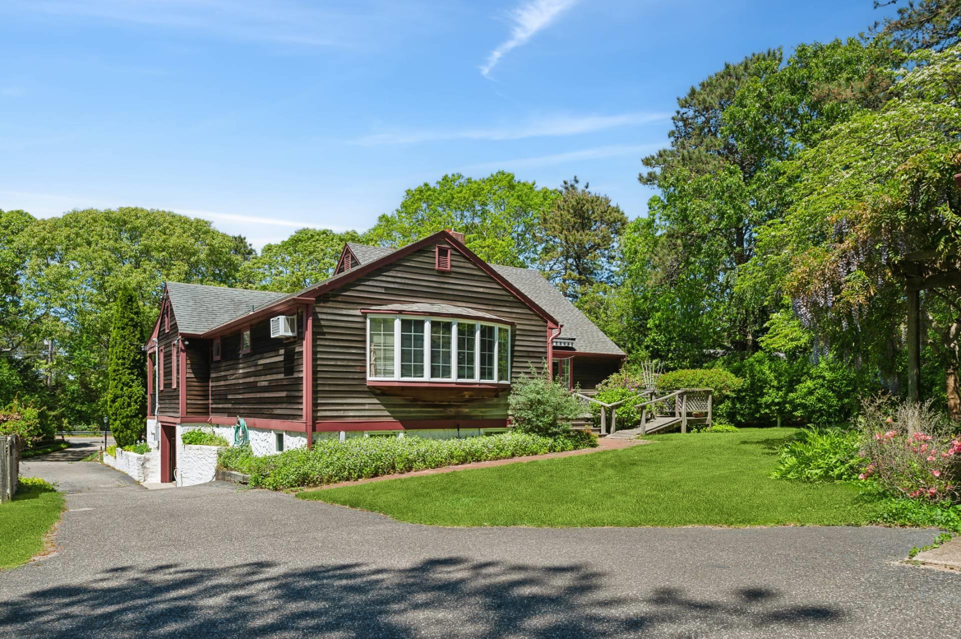 160 Longview Road, Southampton, New York image 2