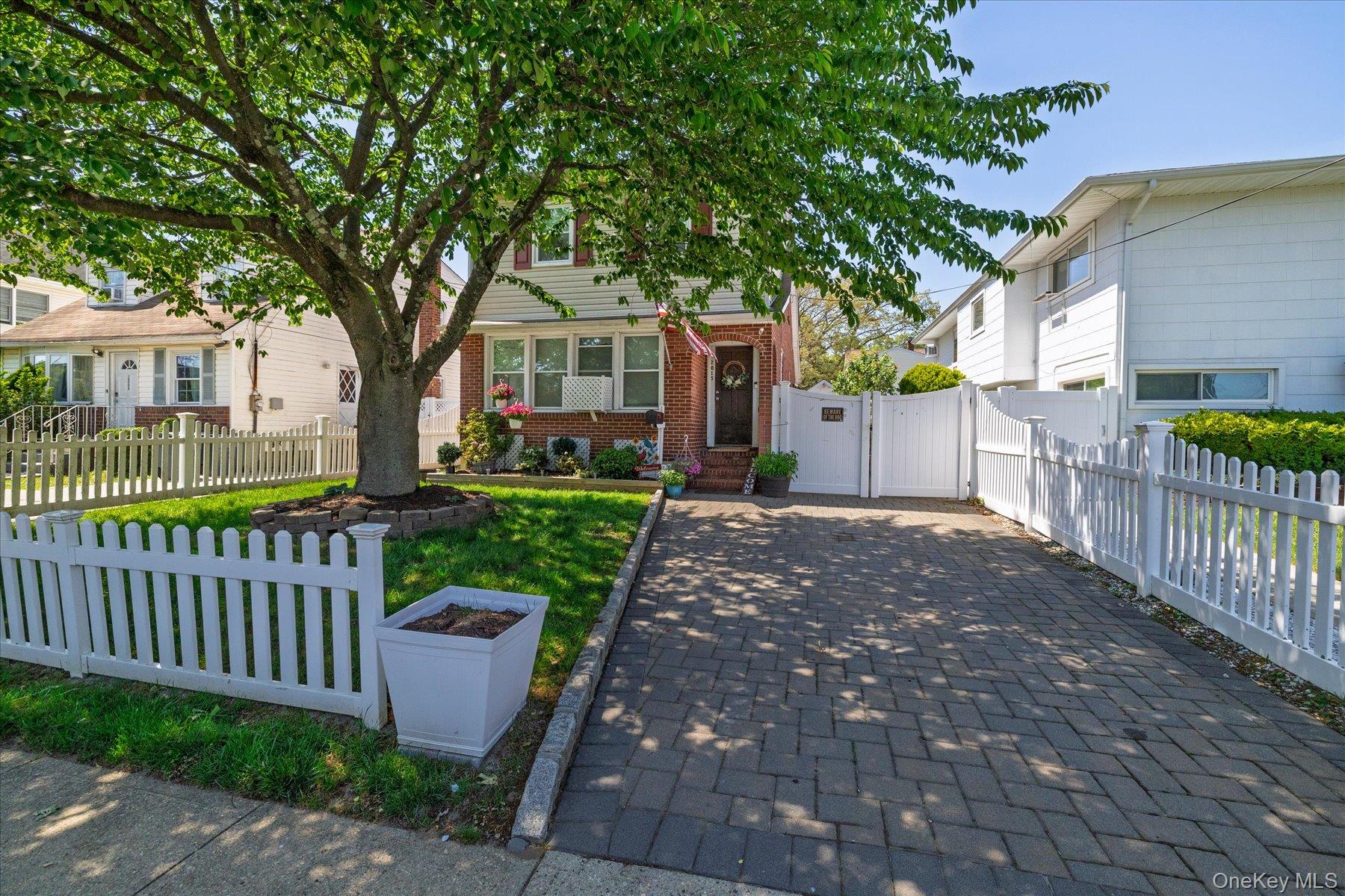 2015 Freeman Avenue