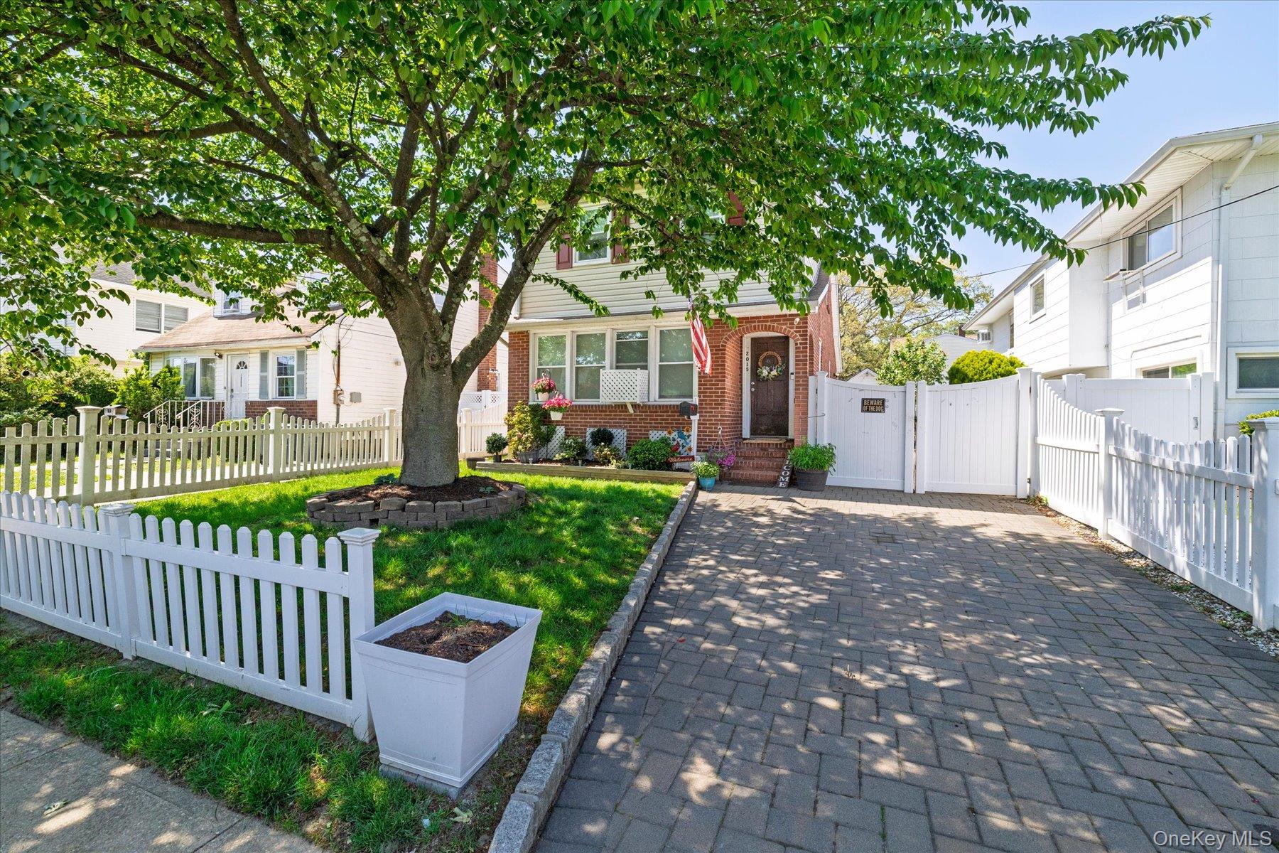 2015 Freeman Avenue