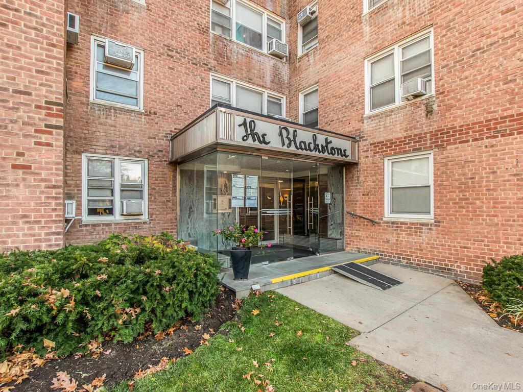 Photo of 3725 Henry Hudson Parkway #5H, Bronx, NY 10463 (MLS # 939915)