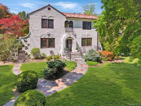 Homes For Sale - 62 Broadfield Road<br/> New Rochelle, NY 10804