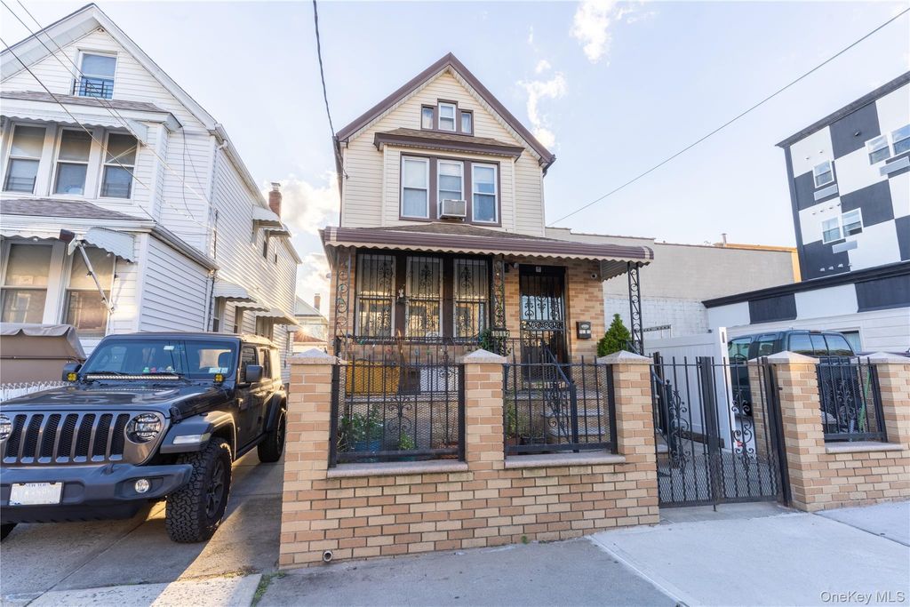Photo of 10112 115th Street, Richmond Hill S., NY 11419 (MLS # 927091)