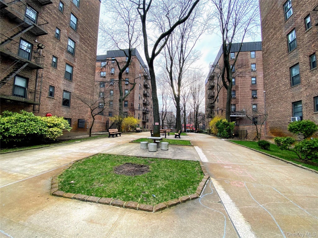 Photo of 32-23 90th Street #405, East Elmhurst, NY 11369 (MLS # 1049306)