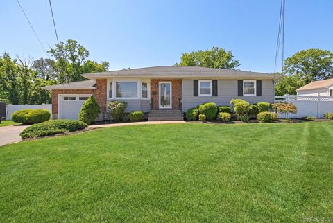 Homes For Sale - 80 W Walnut Street<br/> Farmingdale, NY 11735