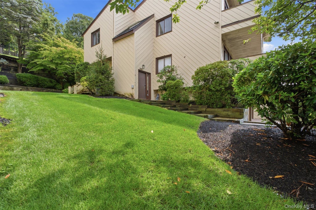 Photo of 14 Dakota Court, Suffern, NY 10901 (MLS # 1043969)