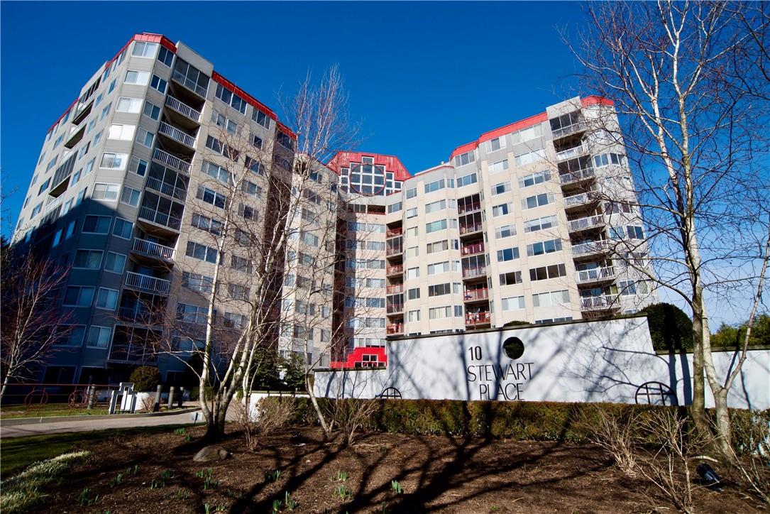 Rental Property at Stewart Place 4Dw, White Plains, New York - Bedrooms: 1 
Bathrooms: 1  - $2,300 MO.