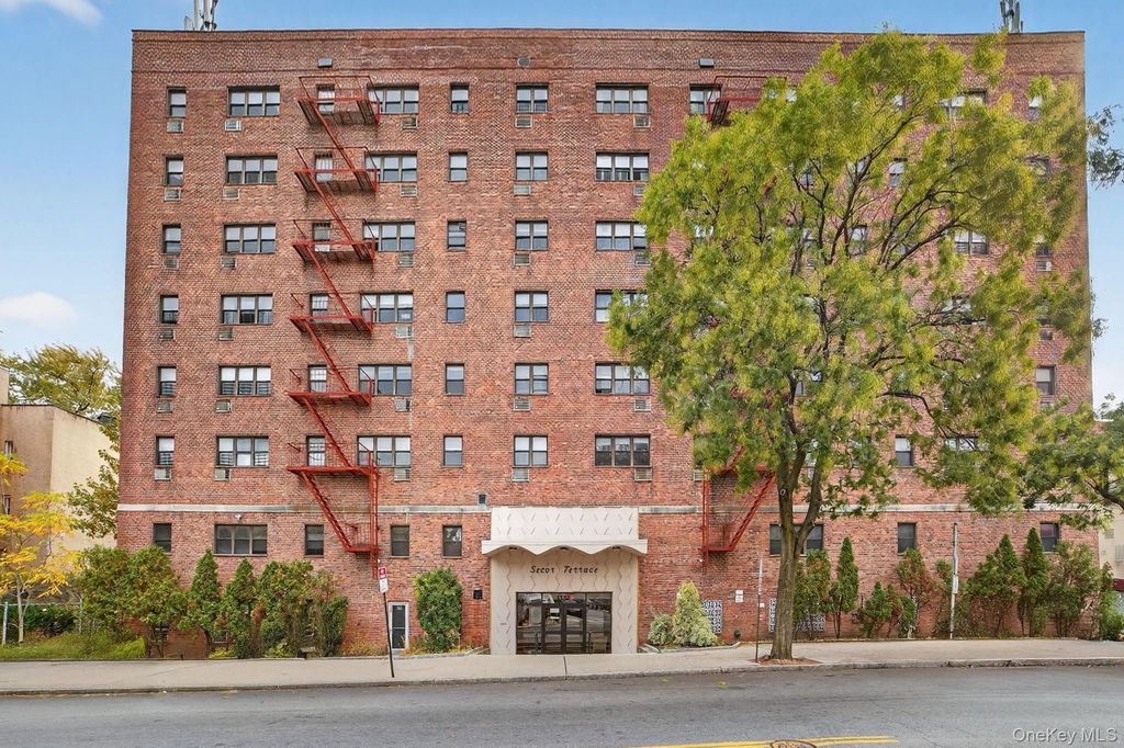 Photo of 1122 Yonkers Avenue #1J, Yonkers, NY 10704 (MLS # 913289)