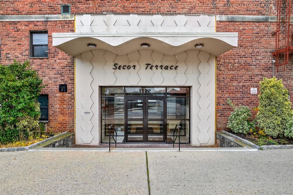 Photo of 1122 Yonkers Avenue #1J, Yonkers, NY 10704 (MLS # 913289)