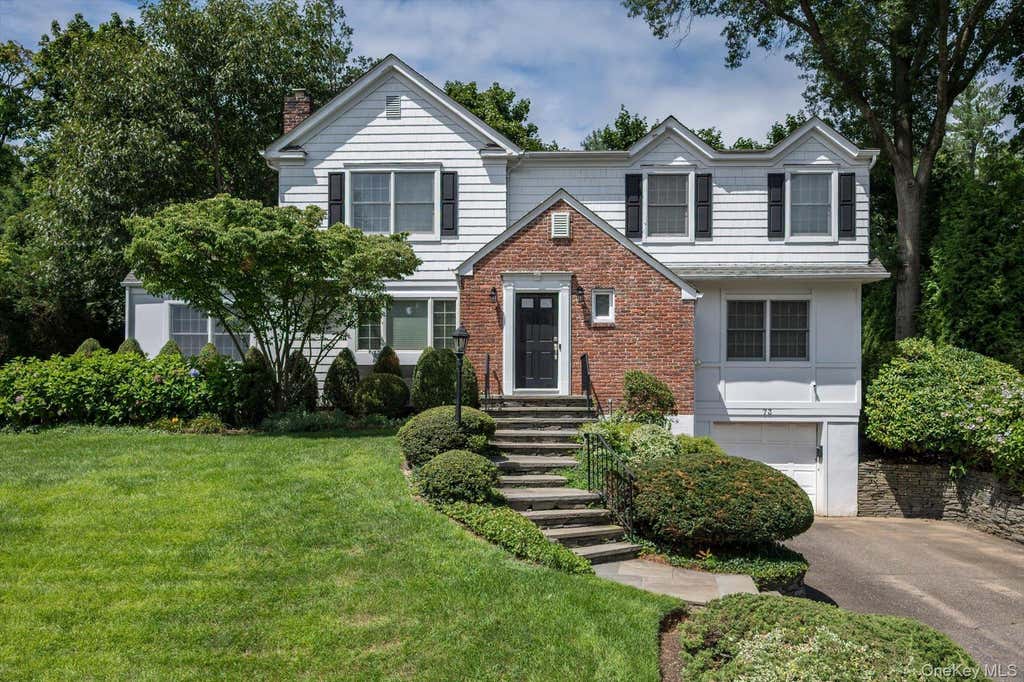 Photo of 73 Revere Road, East Hills, NY 11577 (MLS # 1032326)