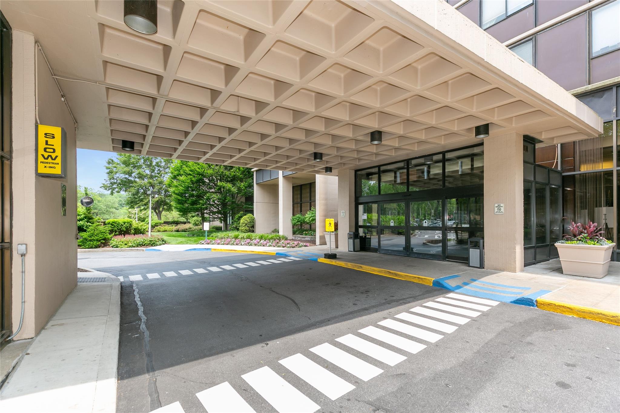 271-10 Grand Central Parkway 27N