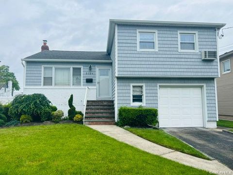 Homes For Sale - 3124 Benjamin Road<br/> Oceanside, NY 11572
