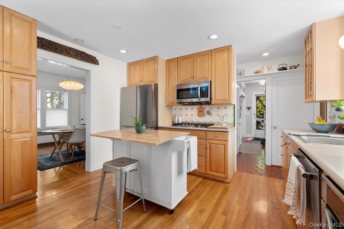 Port Washington, New York 11050, United States, 3 Bedrooms Bedrooms, ,2 BathroomsBathrooms,Residential,Coming Soon,223595