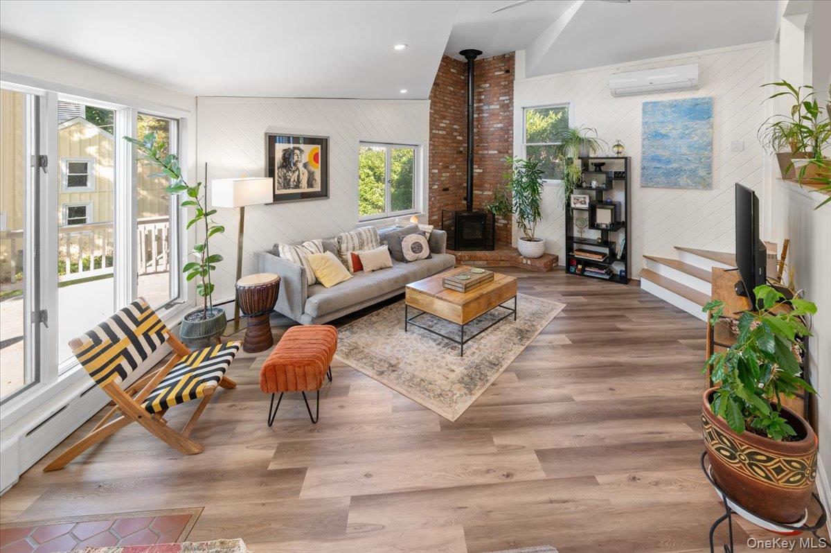 Port Washington, New York 11050, United States, 3 Bedrooms Bedrooms, ,2 BathroomsBathrooms,Residential,Coming Soon,223595