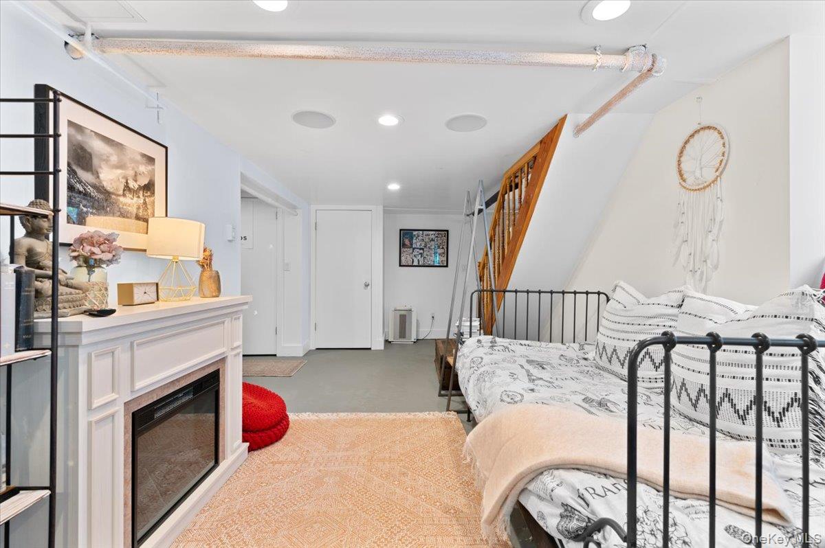 Port Washington, New York 11050, United States, 3 Bedrooms Bedrooms, ,2 BathroomsBathrooms,Residential,Coming Soon,223595