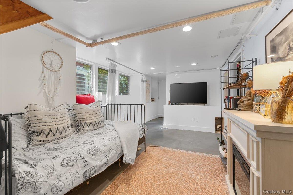 Port Washington, New York 11050, United States, 3 Bedrooms Bedrooms, ,2 BathroomsBathrooms,Residential,Coming Soon,223595