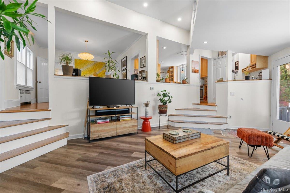 Port Washington, New York 11050, United States, 3 Bedrooms Bedrooms, ,2 BathroomsBathrooms,Residential,Coming Soon,223595