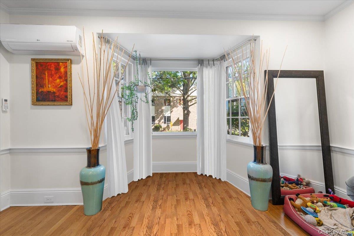 Port Washington, New York 11050, United States, 3 Bedrooms Bedrooms, ,2 BathroomsBathrooms,Residential,Coming Soon,223595