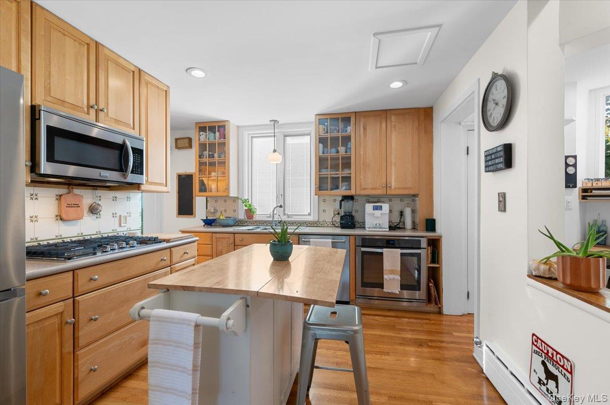 Port Washington, New York 11050, United States, 3 Bedrooms Bedrooms, ,2 BathroomsBathrooms,Residential,Coming Soon,223595