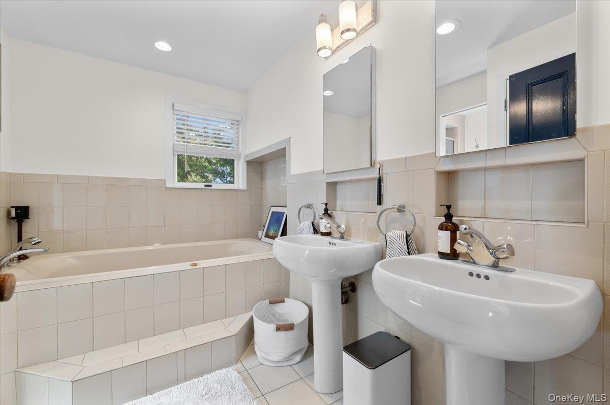 Port Washington, New York 11050, United States, 3 Bedrooms Bedrooms, ,2 BathroomsBathrooms,Residential,Coming Soon,223595