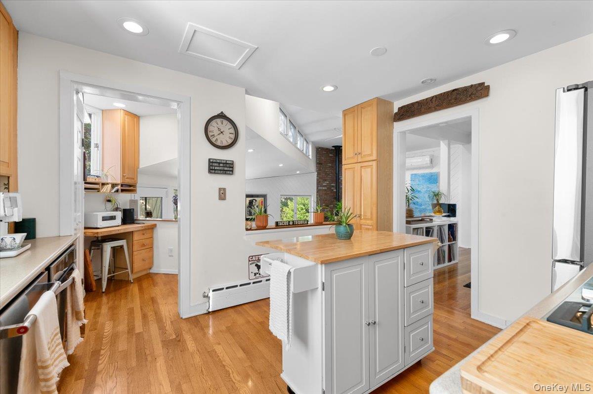 Port Washington, New York 11050, United States, 3 Bedrooms Bedrooms, ,2 BathroomsBathrooms,Residential,Coming Soon,223595