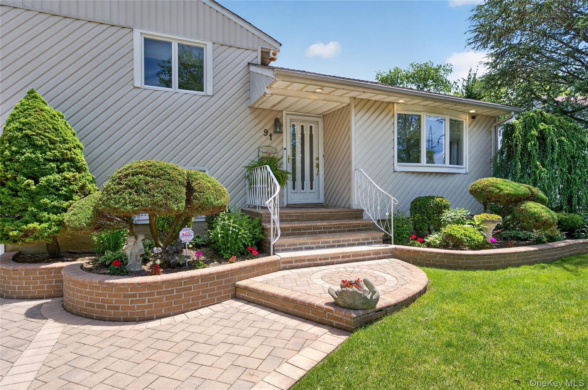 91 Myles Avenue