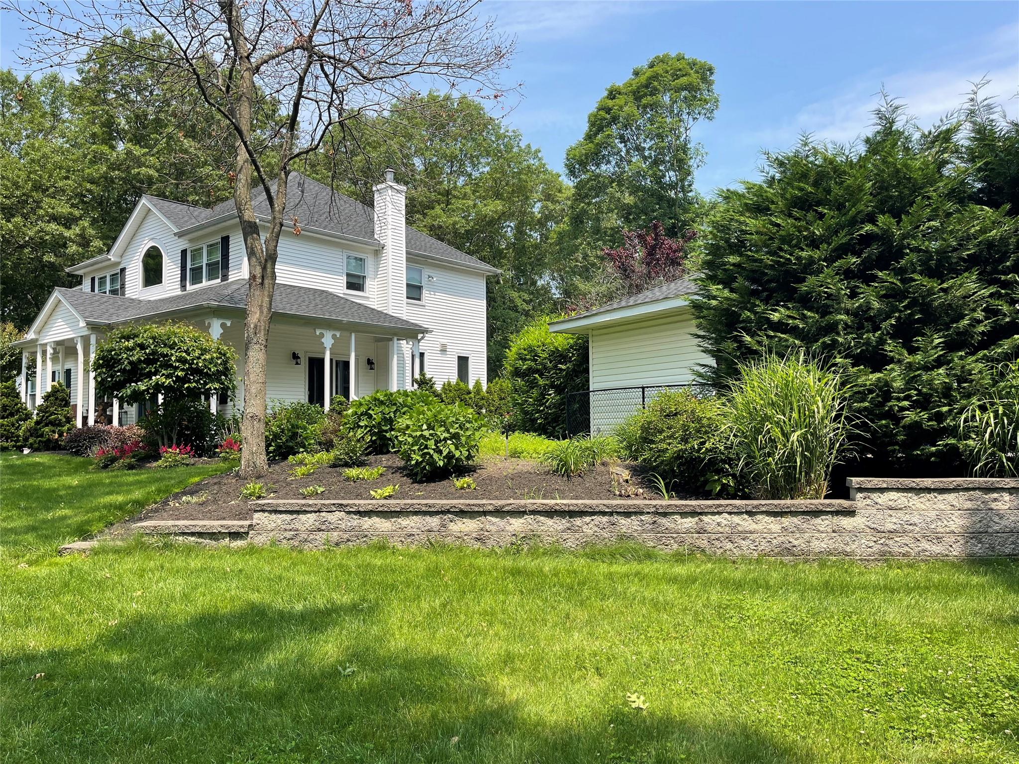 William Street, East Setauket, Hamptons, NY - 4 Bedrooms  
3 Bathrooms - 