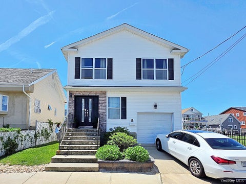 Photo of 913 Arctic Street, Lindenhurst, NY 11757 (MLS # 1008168)