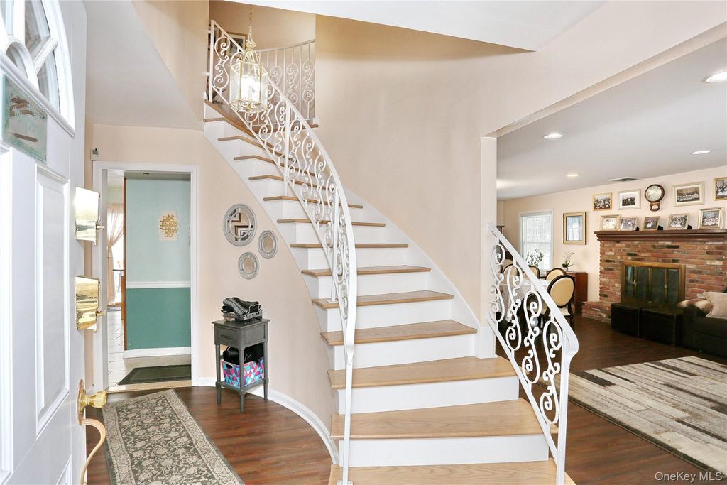 Photo of 277 Saddle River Road, Airmont, NY 10952 (MLS # 964550)