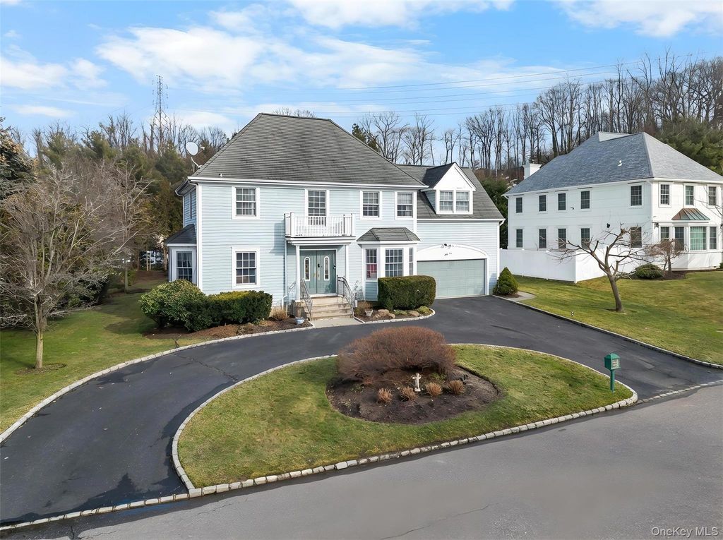 Photo of 14 Mackay Way, Roslyn, NY 11576 (MLS # 969704)