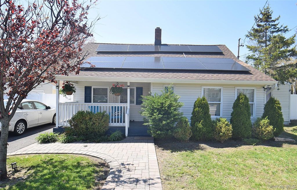 Photo of 130 Winganhauppauge Road, Islip, NY 11751 (MLS # 994816)