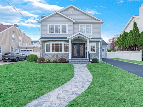 111 Celler Avenue New Hyde Park NY 11040