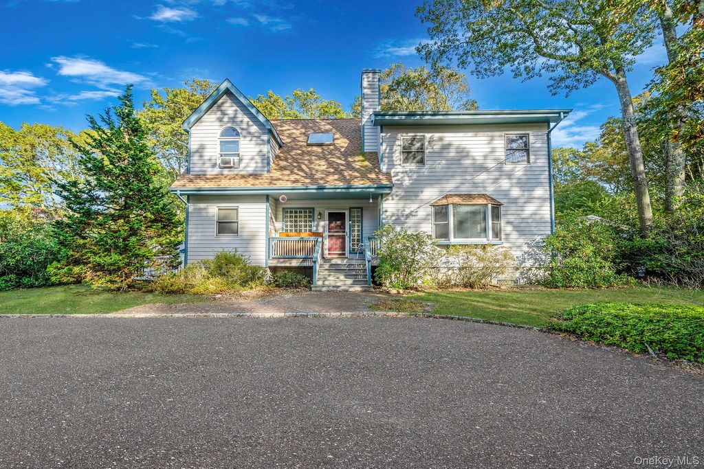 Photo of 484 Brookhaven Avenue, Riverhead, NY 11901 (MLS # 927108)