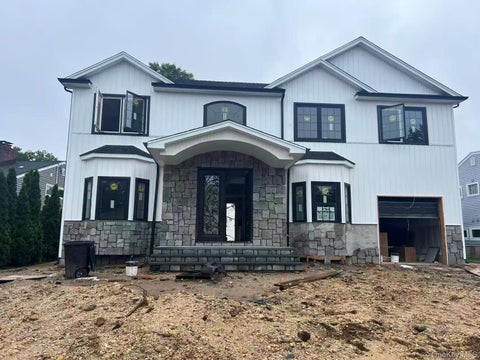 Homes For Sale - 112 Columbia Drive<br/> Jericho, NY 11753