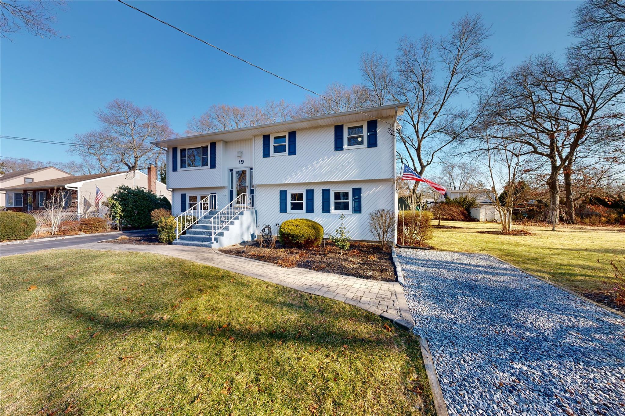 19 Holiday Boulevard, Center Moriches, New York image 3