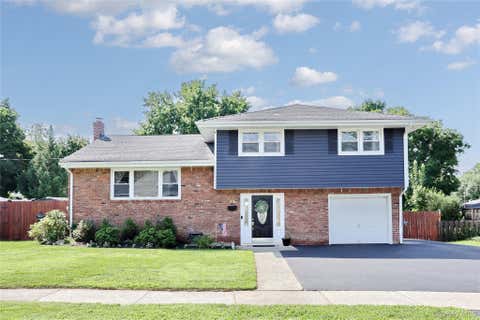 Homes For Sale - 11 Crestwood Drive<br/> Suffern, NY 10901