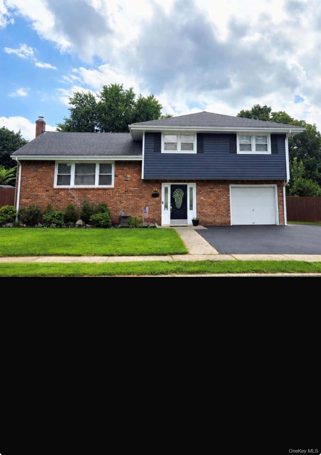 Photo of 11 Crestwood Drive, Suffern, NY 10901 (MLS # 1040306)