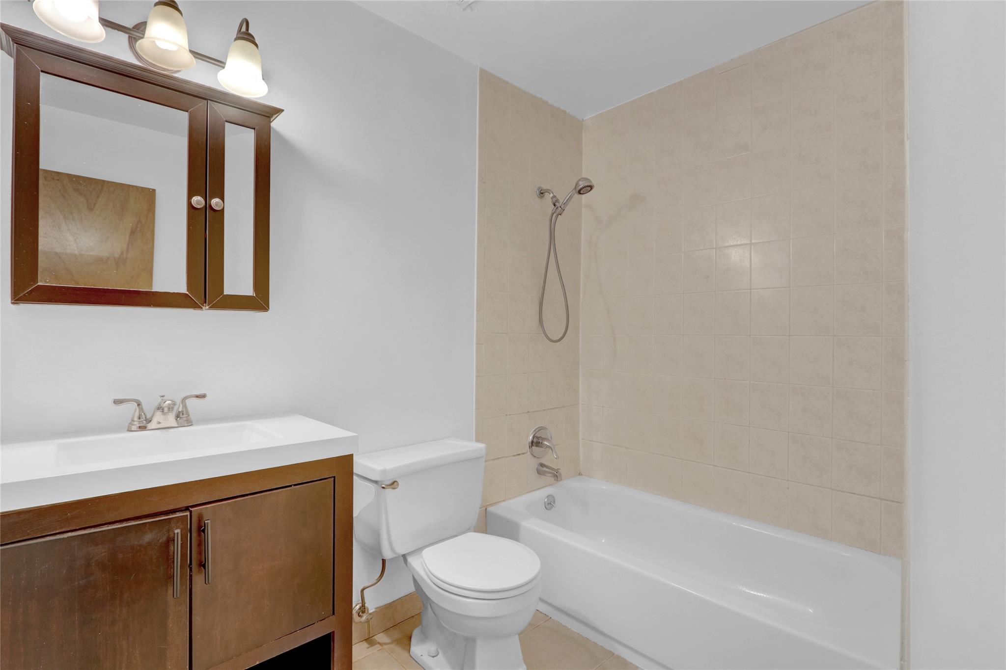 176 Jackson Avenue, Syosset, New York image 6
