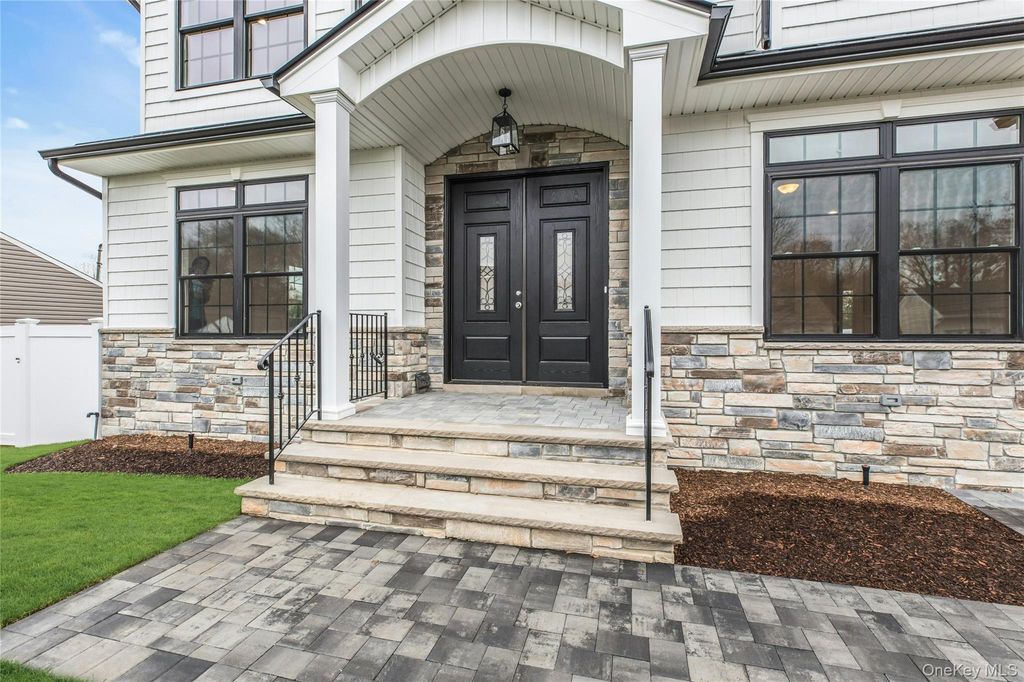 Photo of 76 Wyoming Court, Syosset, NY 11791 (MLS # 1001913)