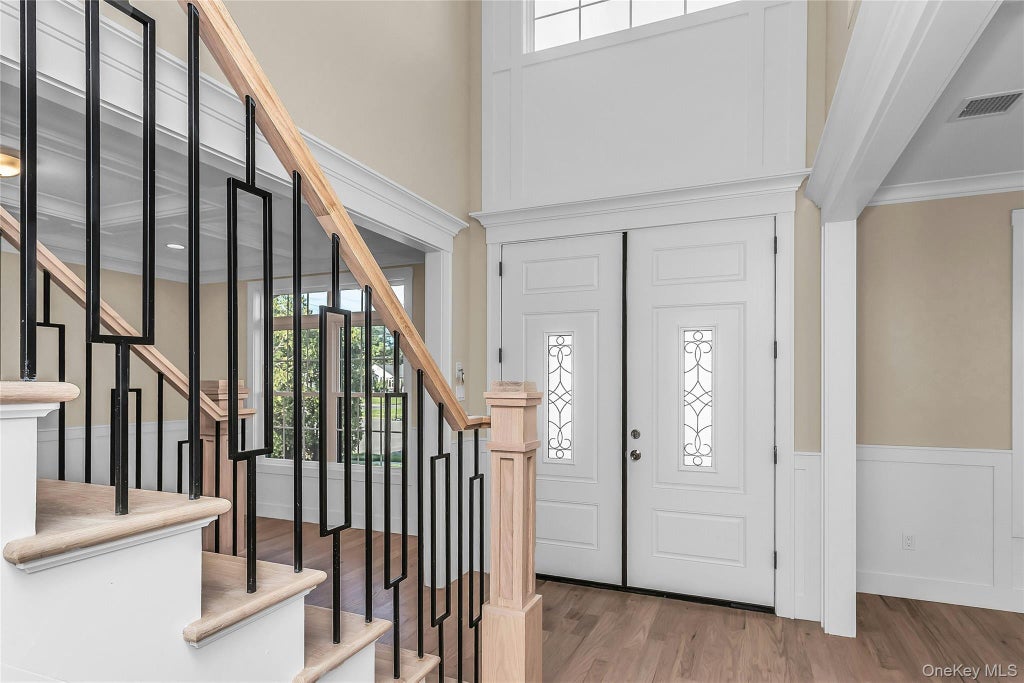 Photo of 76 Wyoming Court, Syosset, NY 11791 (MLS # 1001913)